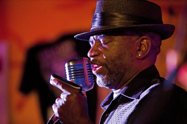 ቦቢ ብላክሃት ባንድ