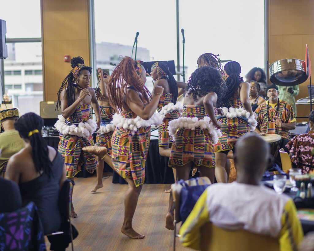 TACA ዳንስ እና ከበሮ ስብስብ